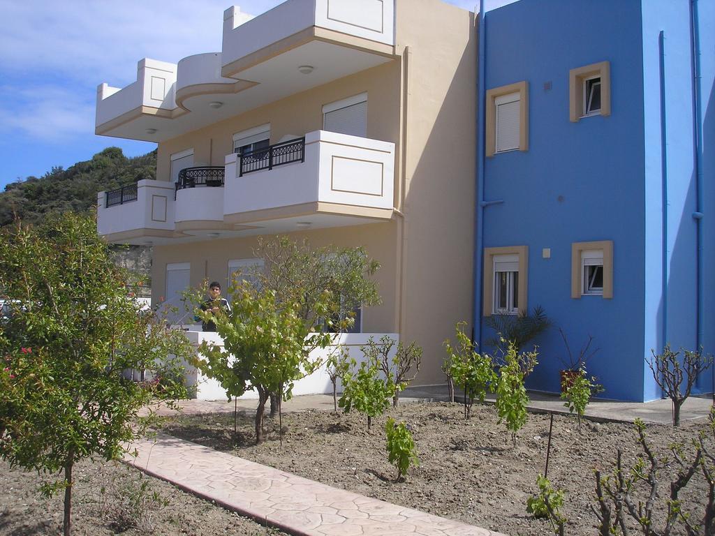 Nephele Apartments ファリラキ エクステリア 写真