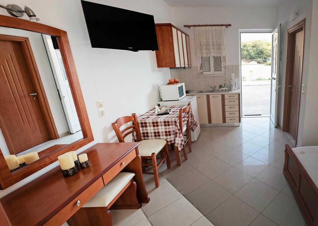 Nephele Apartments ファリラキ エクステリア 写真