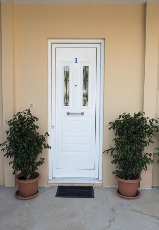 Nephele Apartments ファリラキ エクステリア 写真