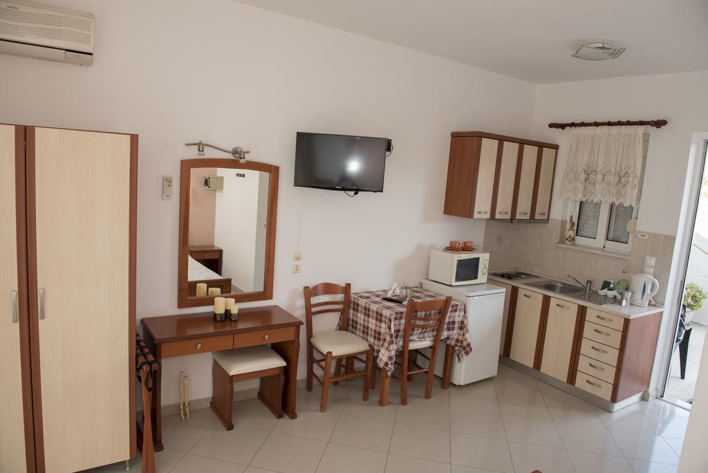 Nephele Apartments ファリラキ エクステリア 写真