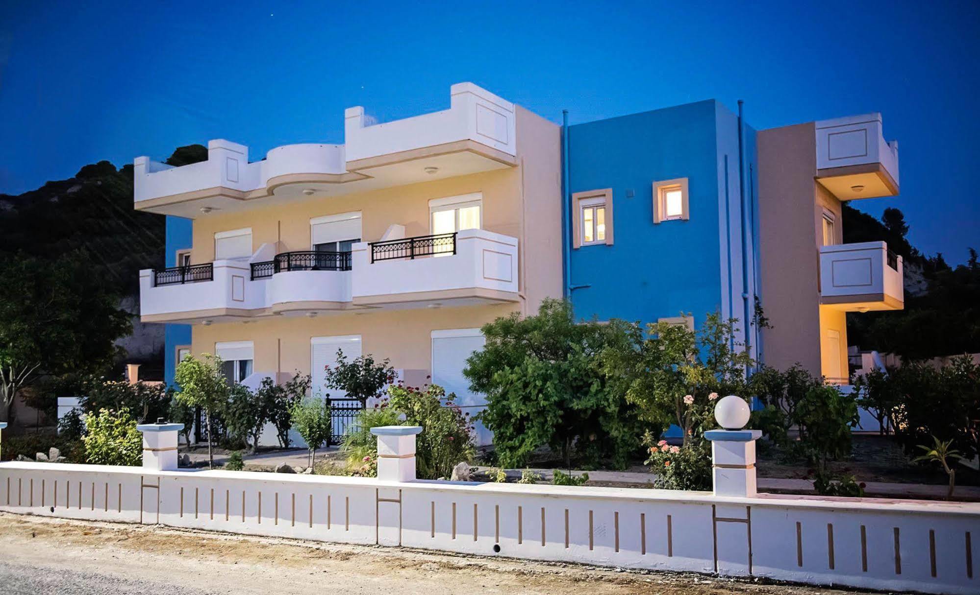 Nephele Apartments ファリラキ エクステリア 写真