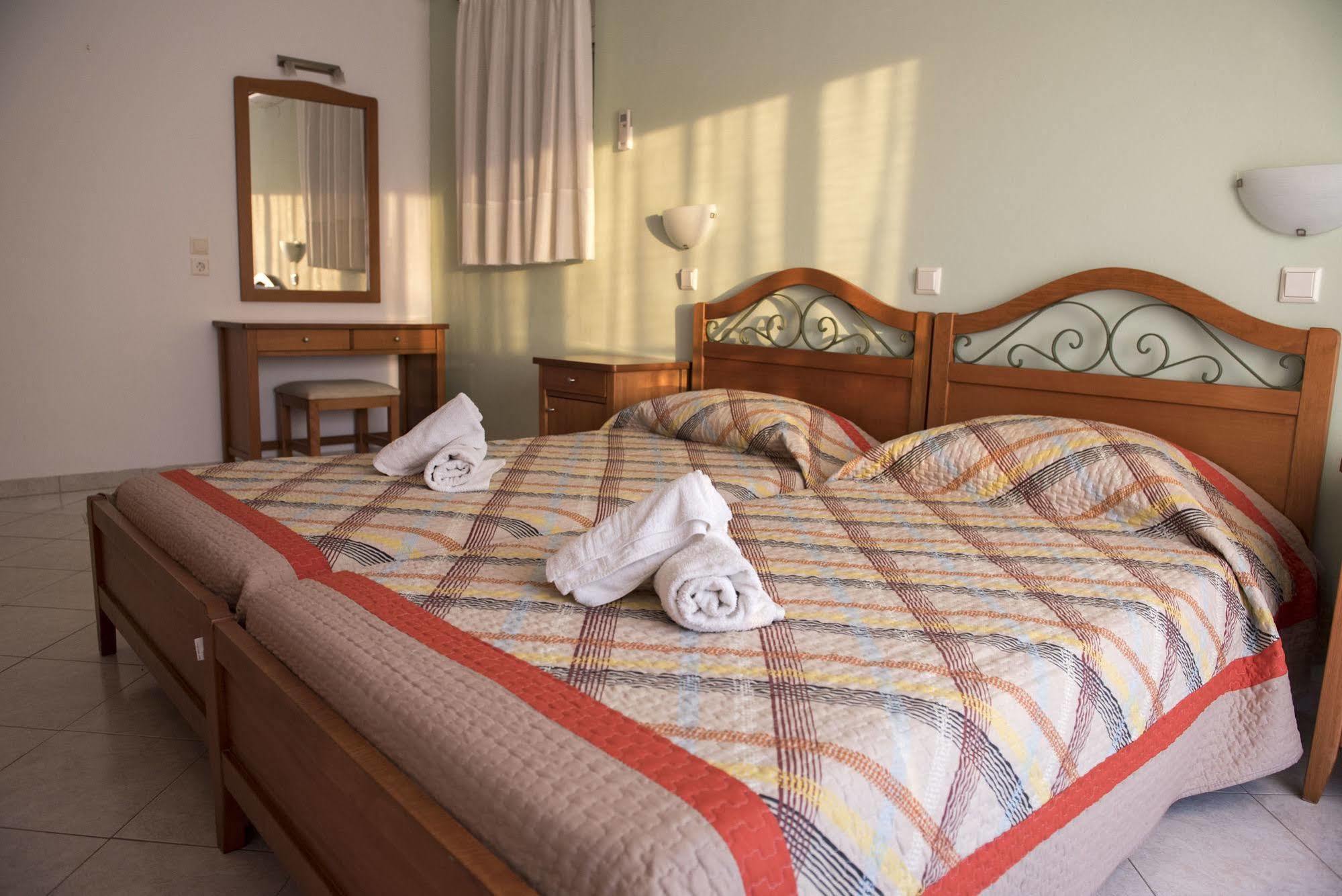 Nephele Apartments ファリラキ エクステリア 写真
